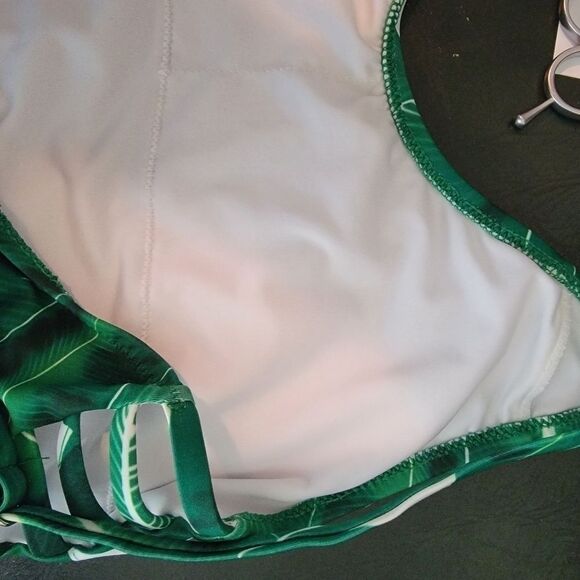 Palm leaf ladder cutout side swimsuit large - Picture 9 of 10